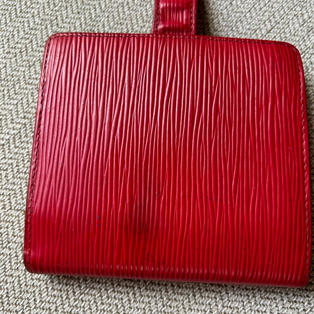 Louis Vuitton Porte Billets Compact Epi